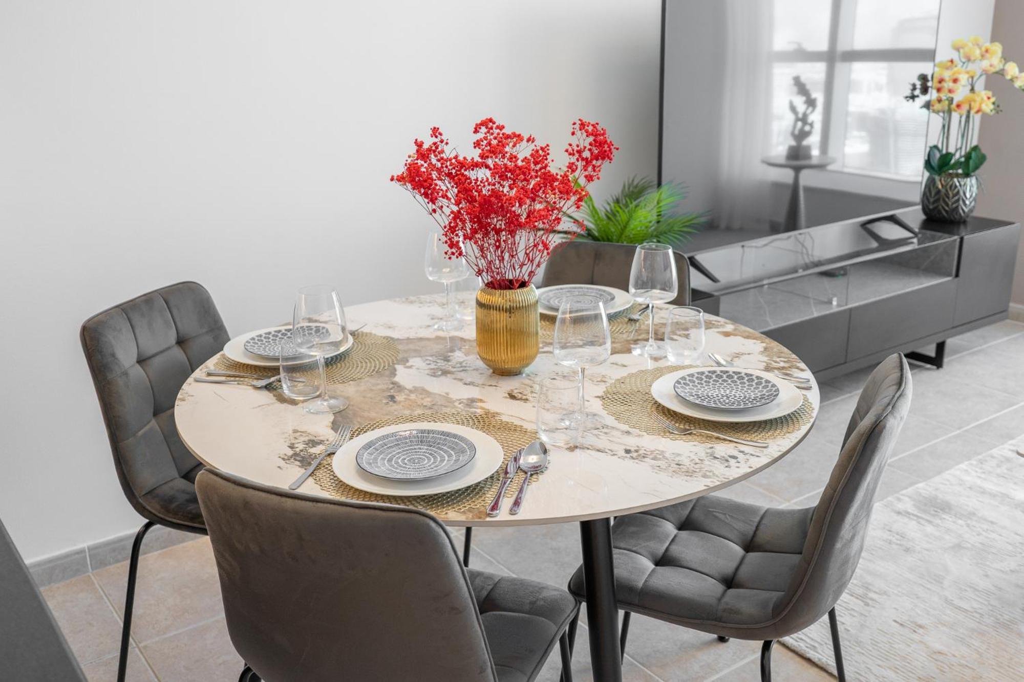 Stylish1bhk In Elite Residences, Marina With View Apartment