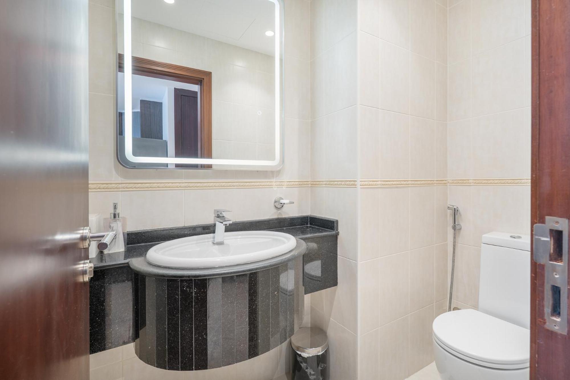 Stylish1bhk In Elite Residences, Marina With View Apartment